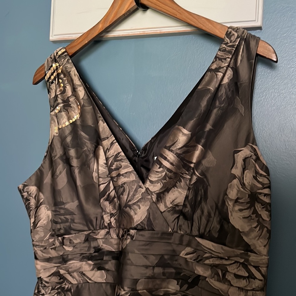 Robbie Bee Cocktail Foil Dress with Sequined Accents Tan / Gold 16P EUC - Picture 2 of 8